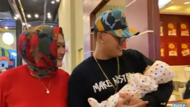 6 Potret Kenangan Manis Lina bersama Anak-Anaknya