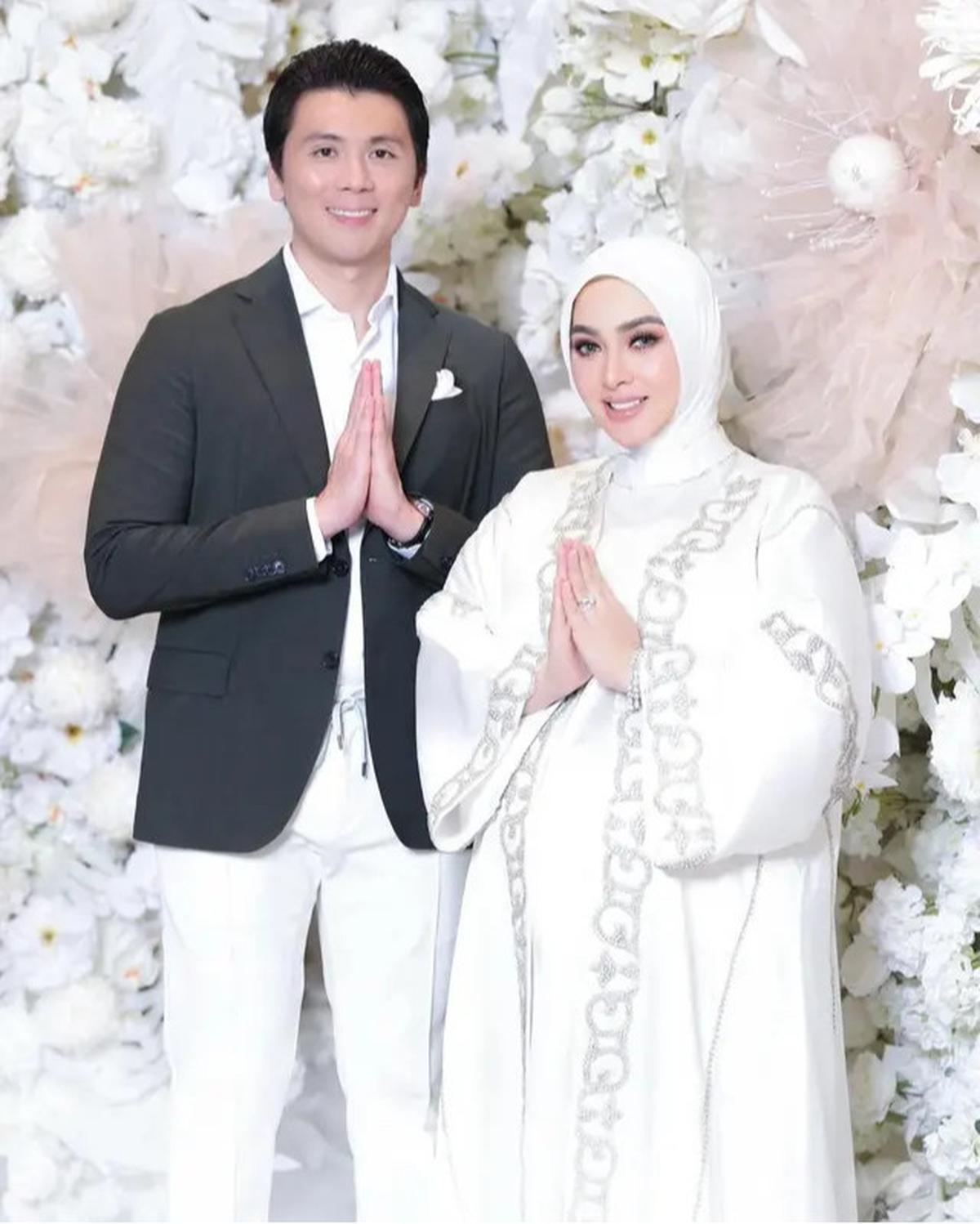 6 Inspirasi Model Jas Ala Reino Barack, Tampil Modis untuk Berbagai Acara