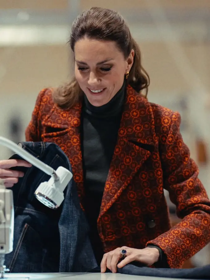 Manisnya Kado Valentine Kate Middleton untuk Pangeran William, Jahit Sendiri di Pabrik