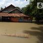Banjir merendam rumah warga di Desa Sindangsari, Kabupaten Bekasi, Jawa Barat, Rabu (24/2/2021). Sebagian rumah warga masih terendam banjir yang disebabkan jebolnya tanggul Sungai Citarum dan luapan Sungai Ciherang. (merdeka.com/Imam Buhori)