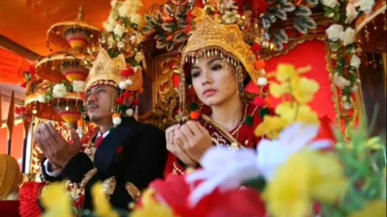 6 Potret Lawas Pernikahan Epy Kusnandar dan Karina Ranau, Harmonis Selama 17 Tahun