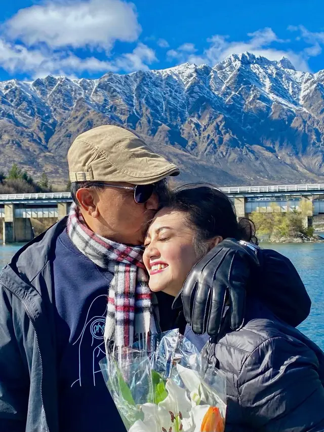 Bella Saphira Rayakan Anniversary ke-11