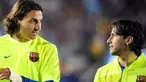 Striker baru Barcelona, Zlatan Ibrahimovic bercakap-cakap dengan rekannya Maxwell (Brasil) seusai laga persahabatan melawan Los Angeles Galaxy di Rose Bowl Stadium, Pasadena, California, 1 Agustus 2009. AFP PHOTO/GABRIEL BOUYS 