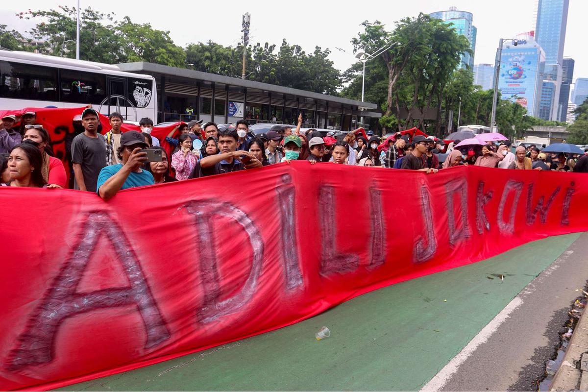 Aksi pengunjuk rasa tuntut polisi adili Jokowi