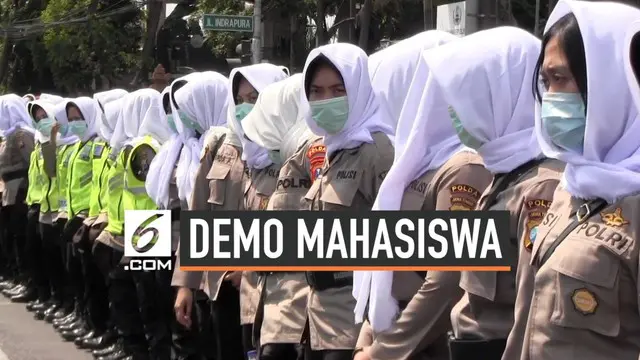 Polda Jatim mengerahkan satuan Polwan untuk menjadi negosiator terhadap pendemo di gedung DPRD Jawa Timur. Para Polwan ini akan melantunkan doa guna meredam aksi demo di gedung DPRD Jatim.