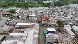Banjir rob kali ini selain merendam kawasan penduduk juga menggenangi beberapa ruas protokol di kawasan Pluit. (merdeka.com/Arie Basuki)