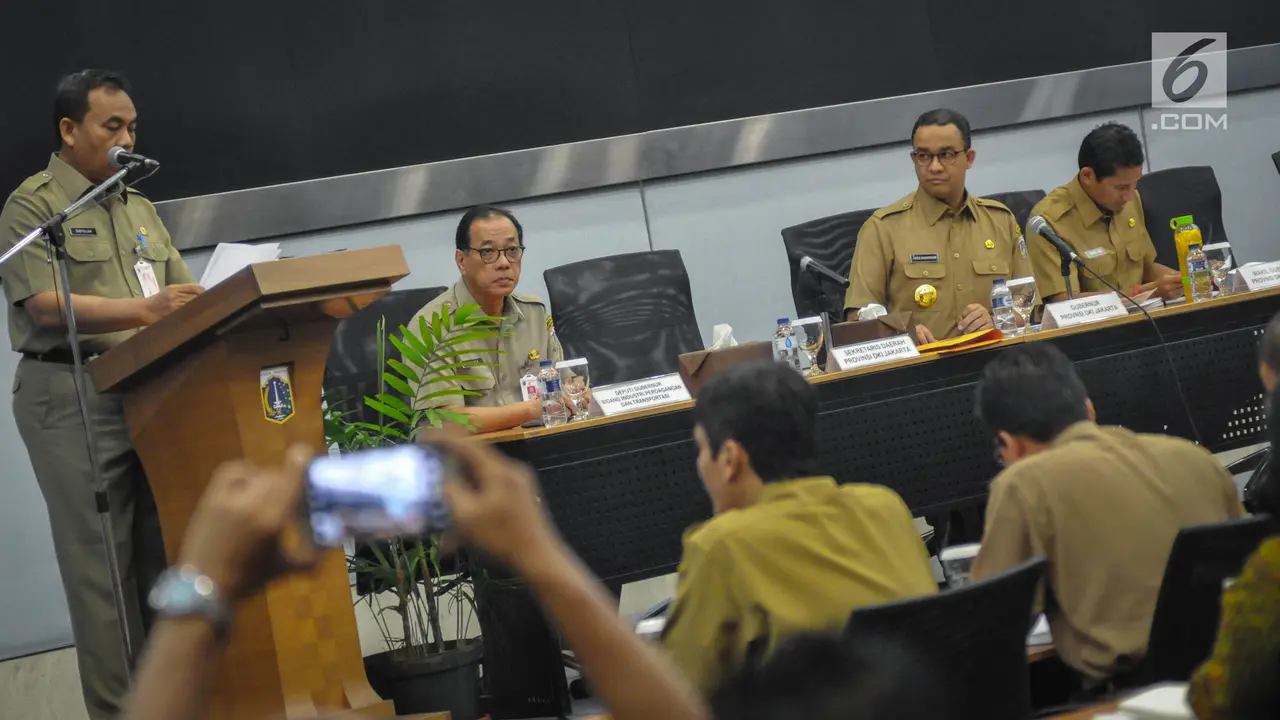 Hari Pertama Anies Baswedan dan Sandiaga Uno Berkantor di Balai Kota