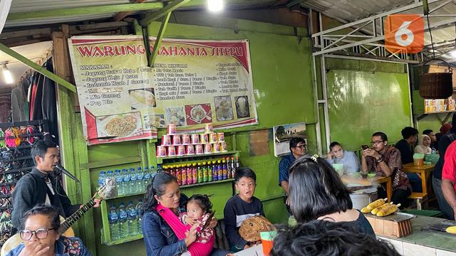 Makan jagung di Berastagi