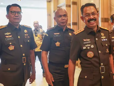 (dari kiri ke kanan) Jaksa Agung Muda Tindak Pidana Khusus (Jampidsus) Kuntadi, Jaksa Agung Muda Intelijen (Jamintel) Reda Manthovani, Wakil Jaksa Agung Asep Nana Mulyana dan Jaksa Agung Muda Tindak Pidana Umum (Jampidum) Leonard Eben Ezer Simanjuntak berjalan bersama usai pelantikan di Gedung Kejaksaan Agung, Jumat (24/7/2026). (KLY/ Budy Santoso).