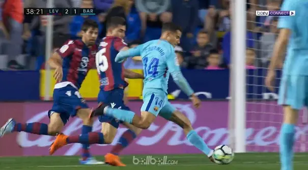 Levante memukul Barcelona dan mencetak lima gol dama tempo 56 menit hingga akhirnya meraih kemenangan 5-4 untuk akhiri rekor tak t...