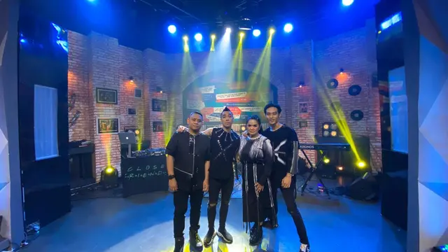 Vina Panduwinata punya band pengiring, namanya Close Friends. (ist)