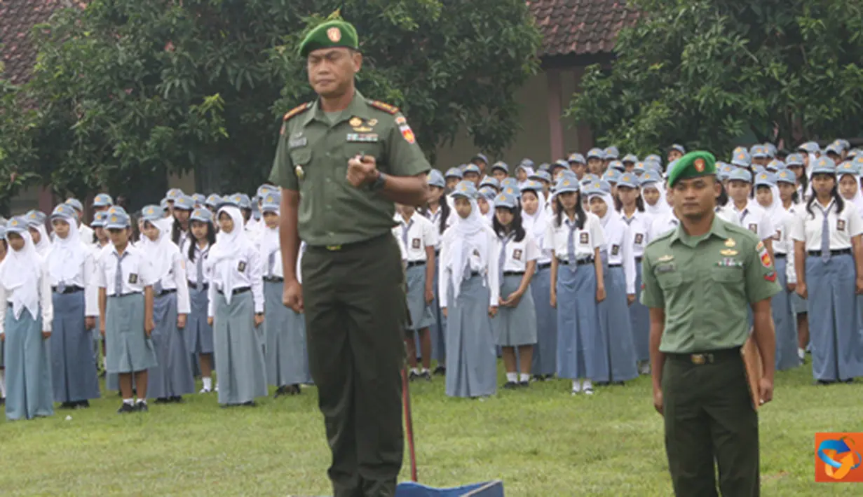 Citizen6, Kendal: Moment tersebut merupakan tindak lanjut dari program Jelajah SMA yang digagas oleh Muspida dalam hal ini Bupati Kendal dan Dandim. (Pengirim: Aryo Widiyanto)