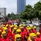 Demo buruh terpusat di Monas, Istana Negara dan GBK. Sementara itu, hari buruh internasional kembali marak sejak lengsernya rezim orde baru.