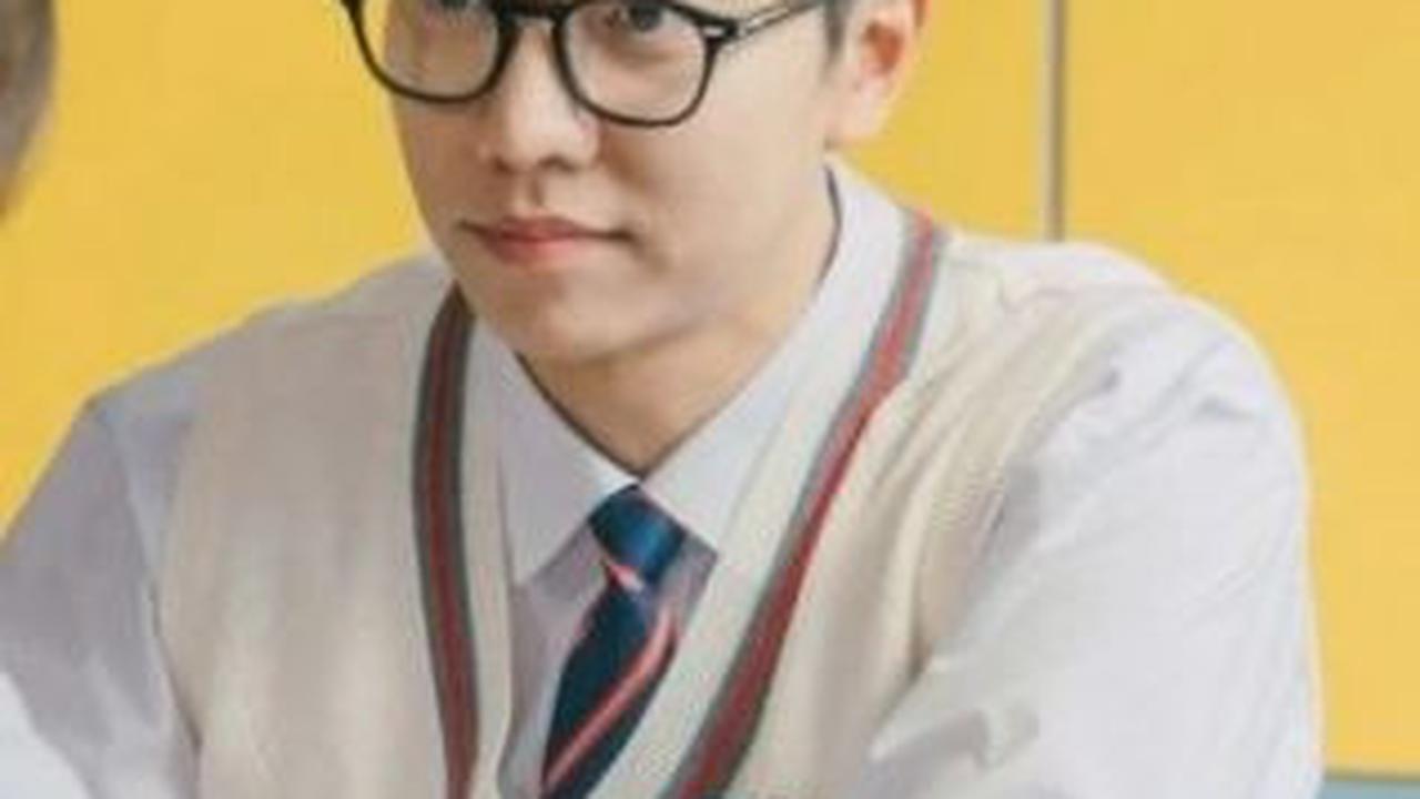 5. Lee Seung Gi: Pesona Kacamata di "The Law Cafe"