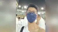 Viral wanita berpakaian ihram diduga di Masjidil Haram, Makkah. (Foto: Tangkapan layar video)