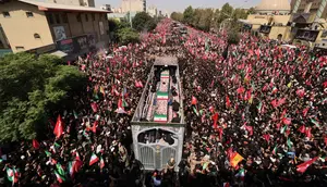 Lautan Manusia Iringi Pemakaman Ali Khamenei