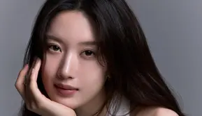 Moon Ga Young Rilis Foto Profil Elegan Bareng Agensi Baru