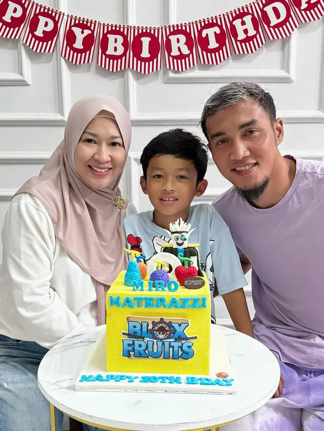 Tampil Kompak, Ini 7 Potret Okie Agustina dan Gunawan Dwi Cahyo Rayakan Ultah Anak