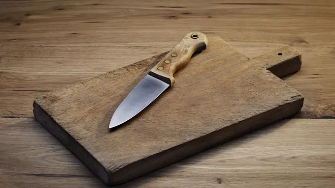 Gara-gara Menghabiskan Keripik, Wanita Ini Menyerang Pacarnya