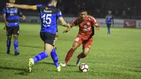 Semen Padang bermain imbang 0-0 melawan Madura United dalam lanjutan pertandingan Liga 1 di Stadion Haji Agus Salim, Jumat (6/10/2017). (Bola.com/Arya Sikumbang)