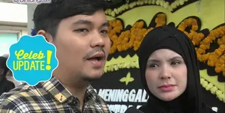 Mendengar istri Tukul Arwana meninggal dunia, Indra Bekti kunjungi rumah duka.