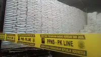 Setidaknya ada 7.077 ton gula di PG Sindanglaut dan sekitar 10.000 ton gula di PG Tersana Baru yang disegel Kemendag, sekitar sepekan lalu. (Liputan6.com/Panji Prayitno)