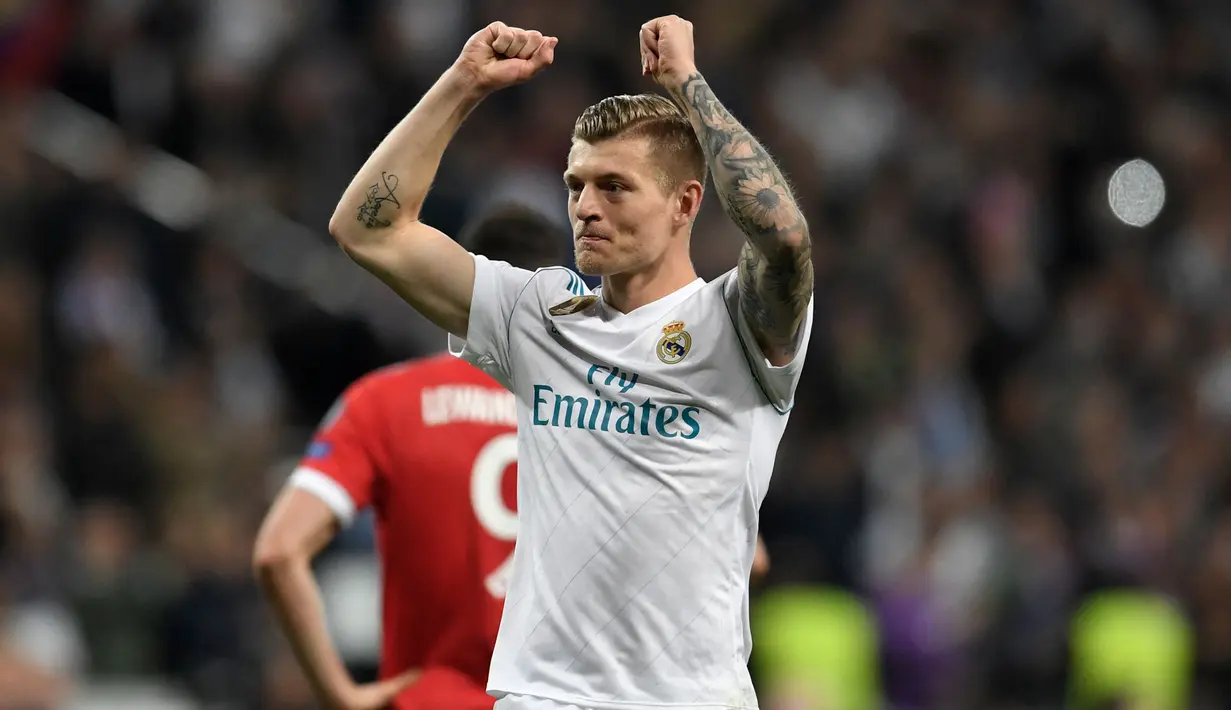 Toni Kroos yang kini tengah menjalani musim ke-10 bersama Real Madrid tercatat pernah membela Timnas Jerman U-17 saat berlaga pada ajang Piala Dunia U-17 edisi 2007 di Korea Selatan. Toni Kroos mampu membawa Timnas Jerman U-17 menduduki peringkat ketiga setelah menang 2-1 atas Ghana di laga perebutan tempat ketiga. Selain Real Madrid, ia juga pernah membela Bayern Munchen dan Bayer Leverkusen di level klub. (AFP/Gabriel Bouys)