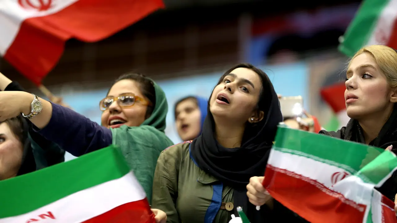 Wew, 8 dari 11 Tim Sepak Bola Wanita Iran Ternyata Pria!