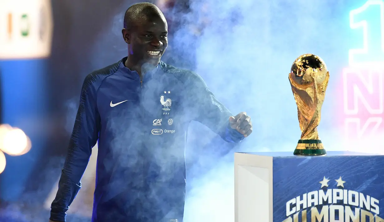Kante sejatinya masih diandalkan Timnas Prancis. Jika dalam kondisi bugar, ia diyakini akan dibawa ke Qatar. Di sisi lain, Kante cukup sering cedera pada musim 2021/2022 lalu melewatkan banyak laga bersama Chelsea. (AFP/Franck Fife)