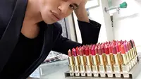 Lipstik kolaborasi Loreal dan Balmain segera hadir di Indonesia.