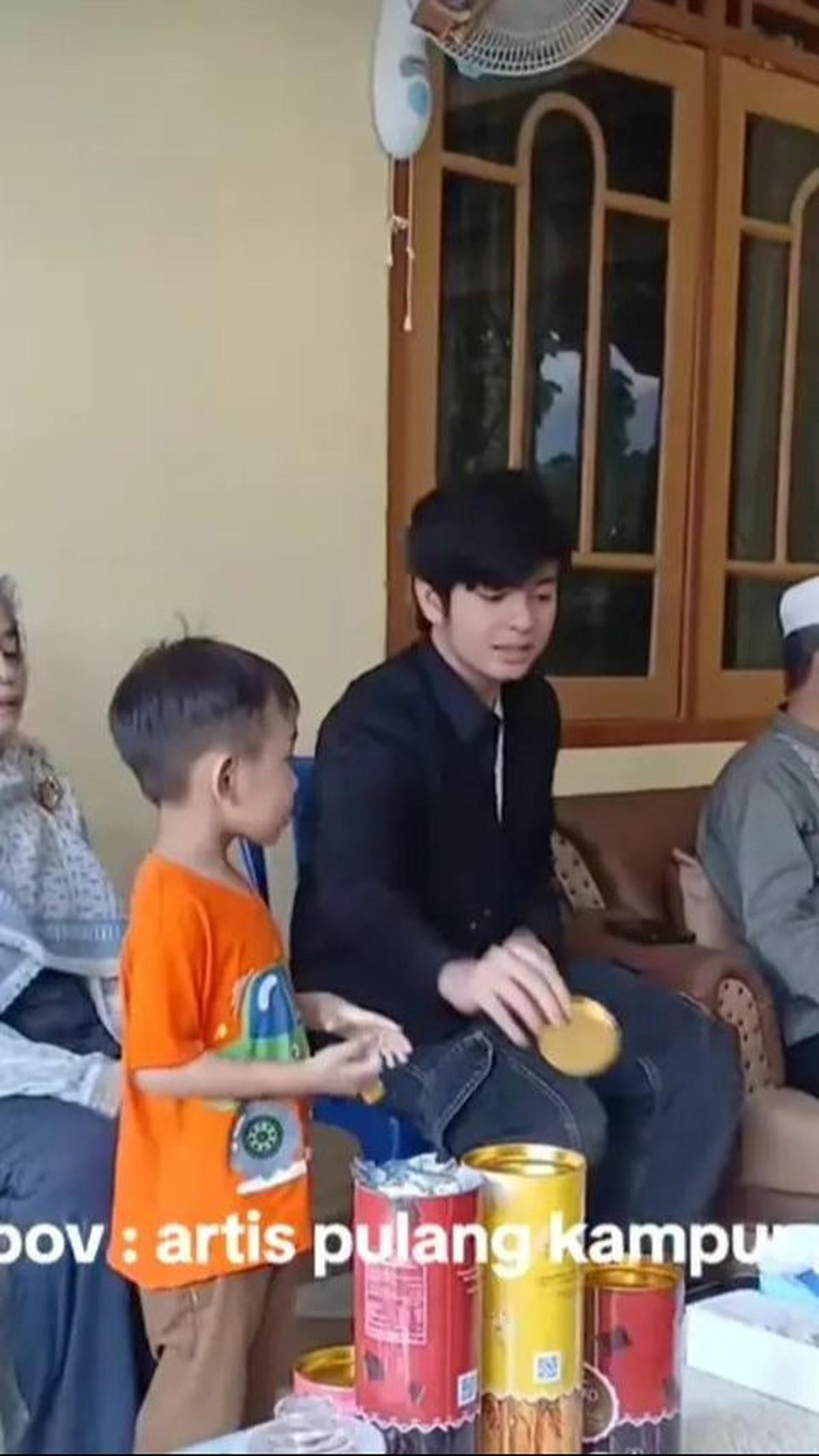 Setiap tahunnya, Angga selalu menyempatkan diri untuk mudik ke kampung halamannya di Lombok