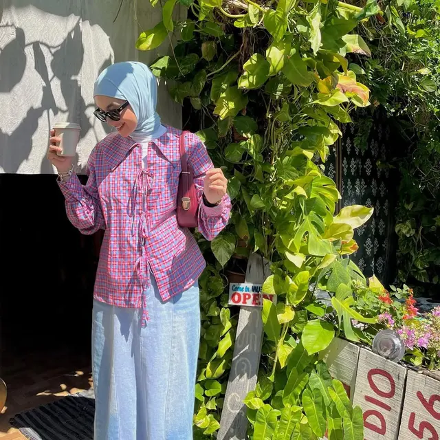 6 Potret Padu Padan Outfit Stylish Nabila Ishma Ala Cewek Kue, Mamba, dan Bumi