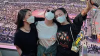 Nazla Alifa, Agatha Pricilla, Rachel Theresia nonton konser BTS di Los Angeles (Foto: Instagram/@racheltheresia)