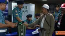 Citizen6, Ambon: Tim Posko KRI Tanjung Nusanive-973 melaksanakan prosedur penerimaan Khafilah dan kontingen MTQN XXIV Ambon di penjagaan kapal. (Pengirim: Dispenkolinlamil)