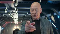 Sir Patrick Stewart dalam Star Trek: Picard. (IMDb)