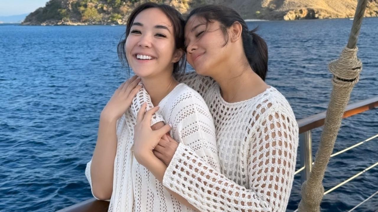 Pamer Punggung Mulus serta Tato Mengintip Bikin Salfok, Ini 10 Potret Gisella Anastasia Asyik Liburan ke Labuan Bajo