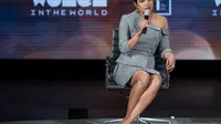 Priyanka Chopra berbicara di Women in the World Summit di New York City, Amerika Serikat, 11 April 2019. (JOHANNES EISELE / AFP)