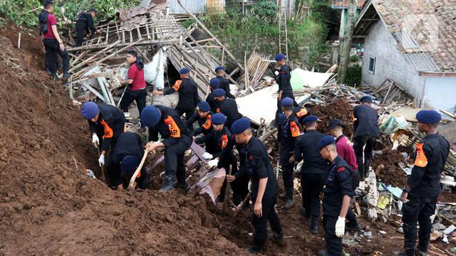 Pencarian Puluhan Korban Longsor Cijendil Usai Gempa Guncang Cianjur