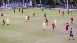 Timnas Indonesia menggelar latihan menjelang laga leg pertama Kualifikasi Piala Dunia 2026 zona Asia melawan Brunei Darussalam di Lapangan A Kompleks Stadion Utama Gelora Bung Karno (SUGBK), Senayan, Jakarta, Senin (09/10/2023). (Bola.com/Bagaskara Lazuardi)