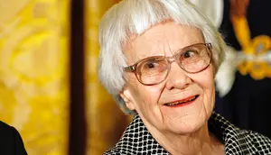 11 Juli 1960: Harper Lee dan Fenomena To Kill a Mockingbird