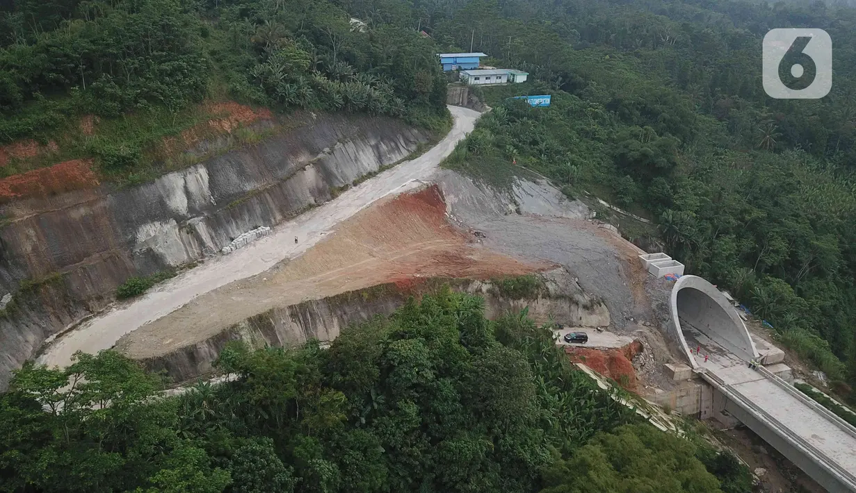 Suasana proyek Tunnel 6 Kereta Cepat Jakarta Bandung sepanjang panjang 4.478 meter atau 4,4 kilometer yang berlokasi di kawasan Cikalong Wetan, Depok, Purwaarta, Kamis (27/1/2022). (Liputan6.com/Herman Zakharia)