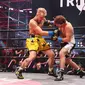 Youtuber Jake Paul menang KO saat bertarung melawan Ben Askren di di Mercedes-Benz Stadium, Atlanta, Georgia, 17  April 2021  (Al Bello/ AFP)