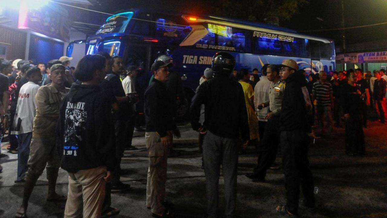 Selain itu, Bey mengimbau kepada Bupati dan Wali Kota di Jabar untuk memperketat izin kegiatan study tour.<br>