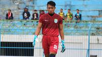 Kiper Persela, Dwi Kuswanto. (Bola.com/Aditya Wany)