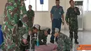 Citizen6, Jakarta: Perwira Diskes Kolinlamil saat menjelaskan kepada peserta SAR dan Sea Survival Kolinlamil 2012, di Gedung Laut Natuna Kolinlamil, Tanjung Priok, Jakarta, Selasa (4/9). (Pengirim: Kadispen Kolinlamil). 