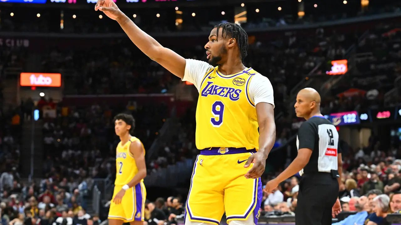 Bronny James cetak poin perdana di NBA