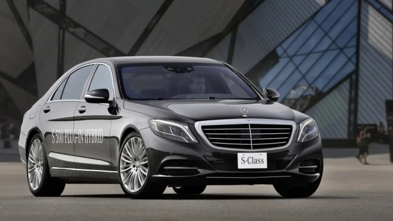Mercedes Kenalkan Sedan Mewah Pertama Berpengerak Hybrid