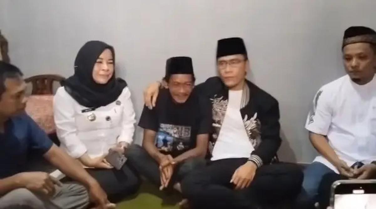 7 Potret Gus Miftah Temui Sonhaji Penjual Es Teh, Minta Maaf: Niatnya Guyon