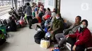 Sementara, Stasiun Gambir melayani keberangkatan 45 Kereta Api Jarak Jauh (KAJJ) dengan kapasitas 21.252 tempat duduk dengan tiket terjual/penumpang yang berangkat 20.856 orang. (Liputan6.com/Herman Zakharia)