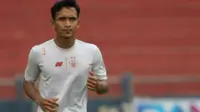 Kapten Persik Kediri, Dany Saputra, harus menjalani perawatan karena cedera yang dialaminya saat mengarungi BRI Liga 1 2021/2022. (Bola.com/Gatot Susetyo)